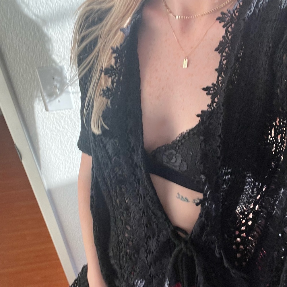 Black fringe connecting cardigan